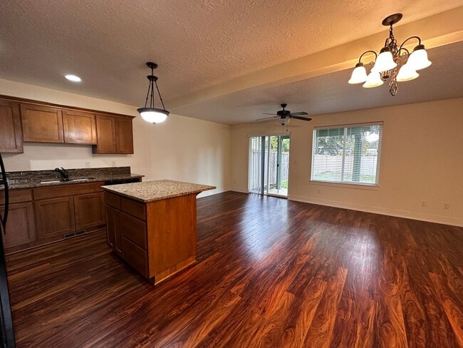 Building Photo - 193