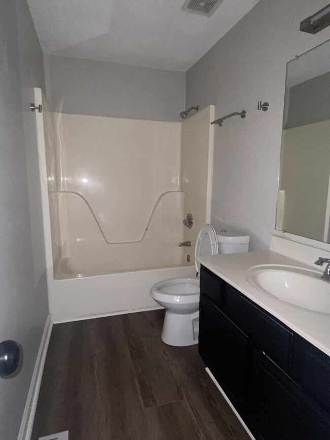 Building Photo - 145 Viking Dr