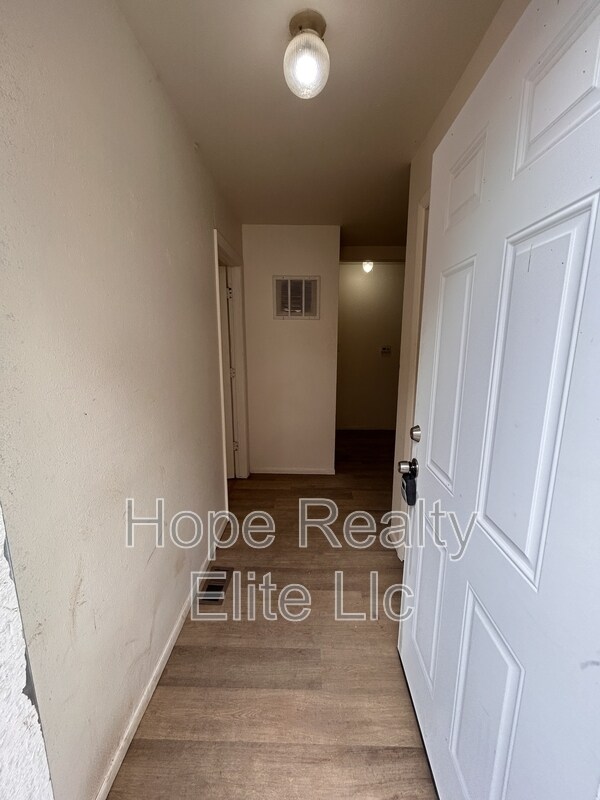 Building Photo - 334 Fairway S