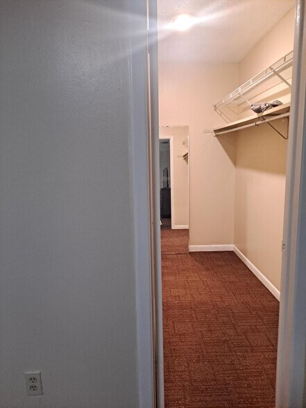 Building Photo - 811 Granite Rd