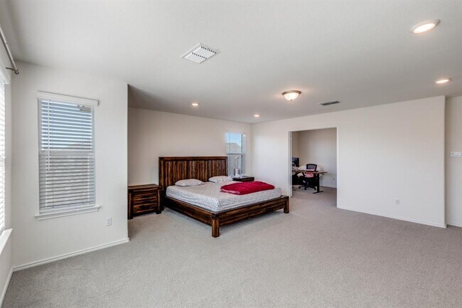 Building Photo - 4638 Teverola Dr