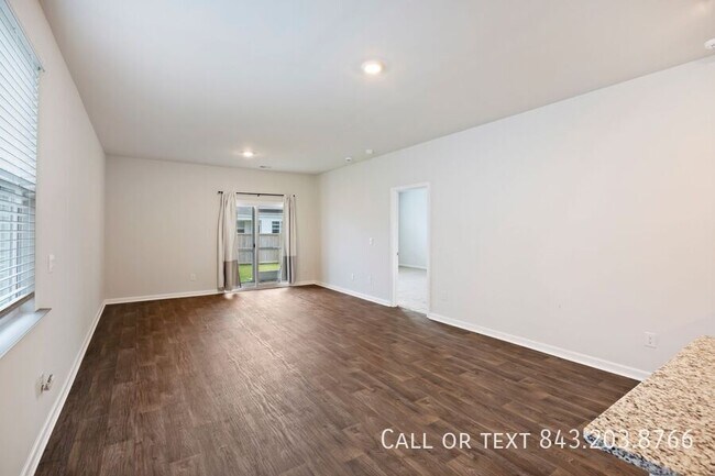 Building Photo - 103 Green Passage Ln