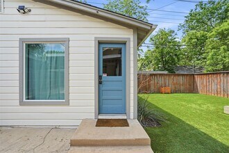 Building Photo - 5333 El Campo Ave