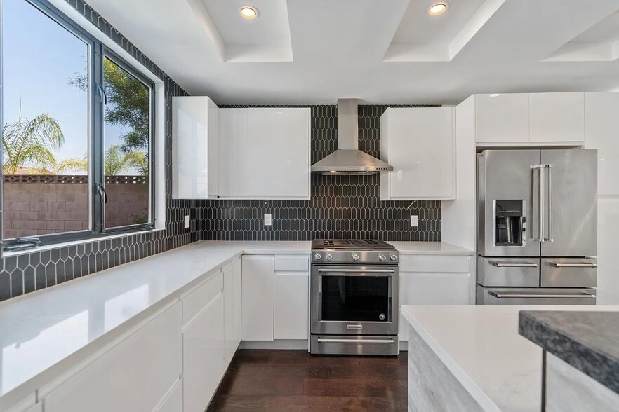 Building Photo - 13940 Bermax Ave