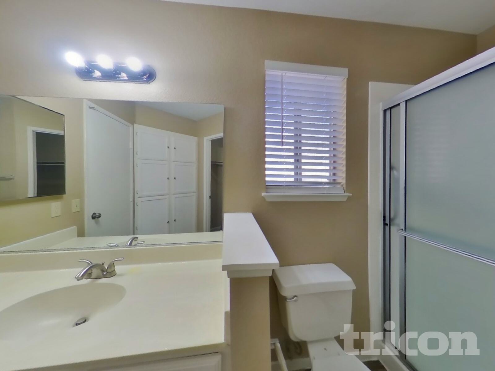 Building Photo - 733 Reagan Dr