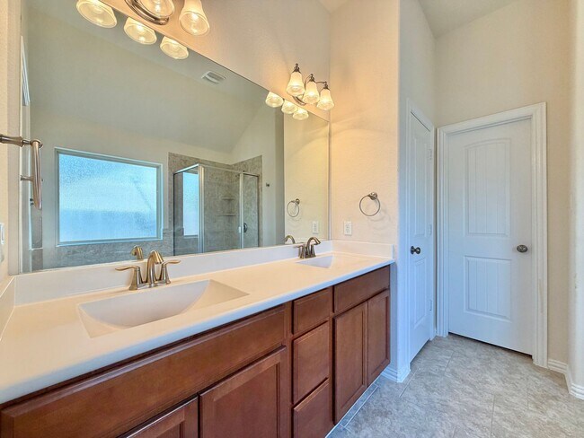 Building Photo - 908 Arvada Dr