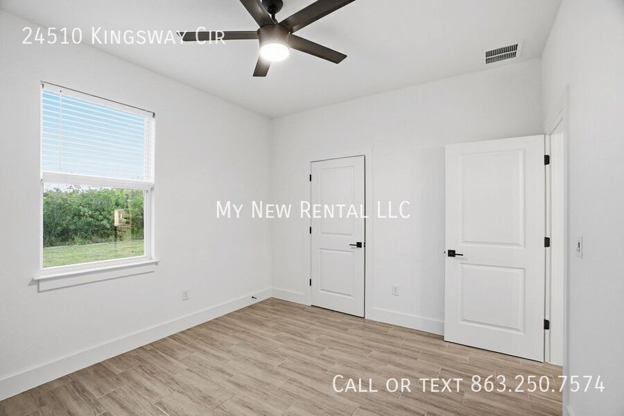 Building Photo - 24510 SW Kingsway Cir