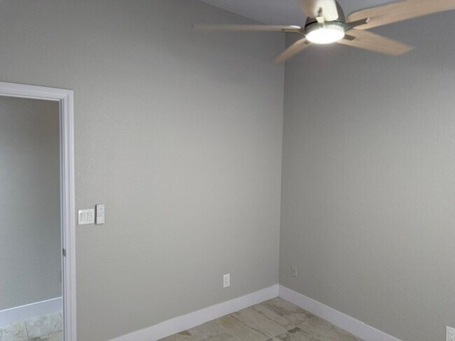 Building Photo - STUNNING 3BD/2BA SINGLE STORY BEAUTY IN THE HEART OF THE SOUTHWEST!!  **GORGEOUSLY REMODELED!! **...