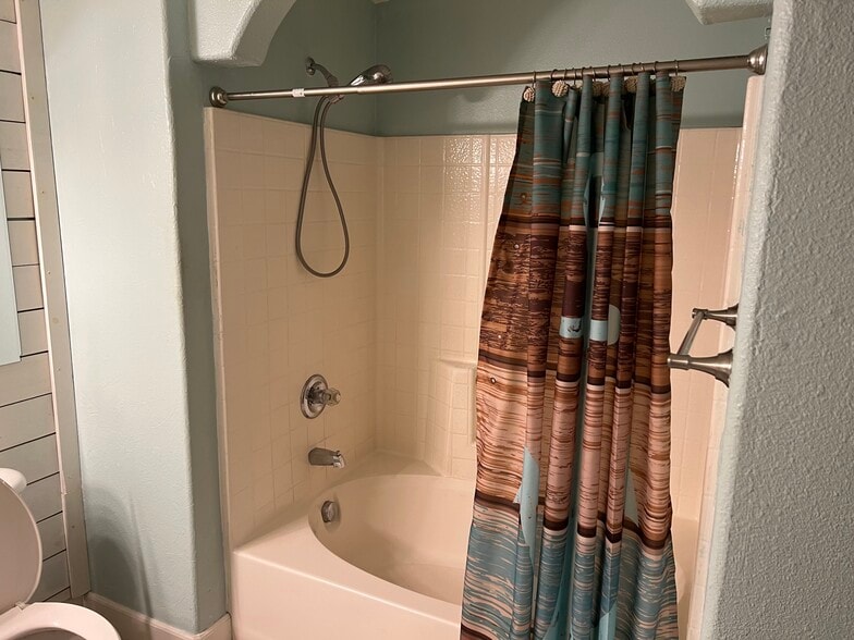 Building Photo - 1501 Secret Ravine Pky