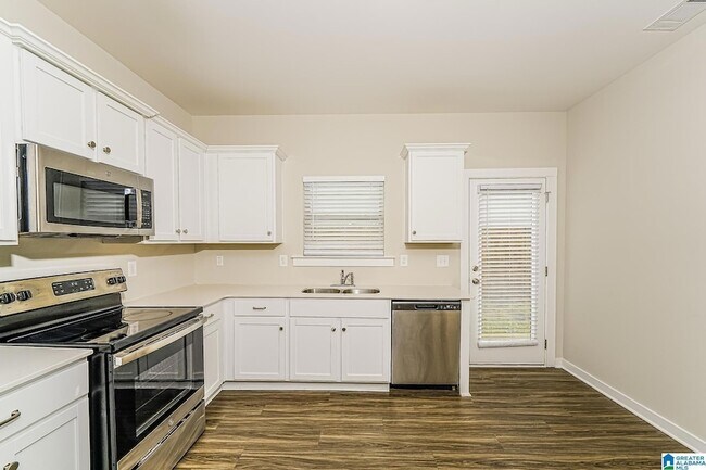 Building Photo - 98 Kings Wy