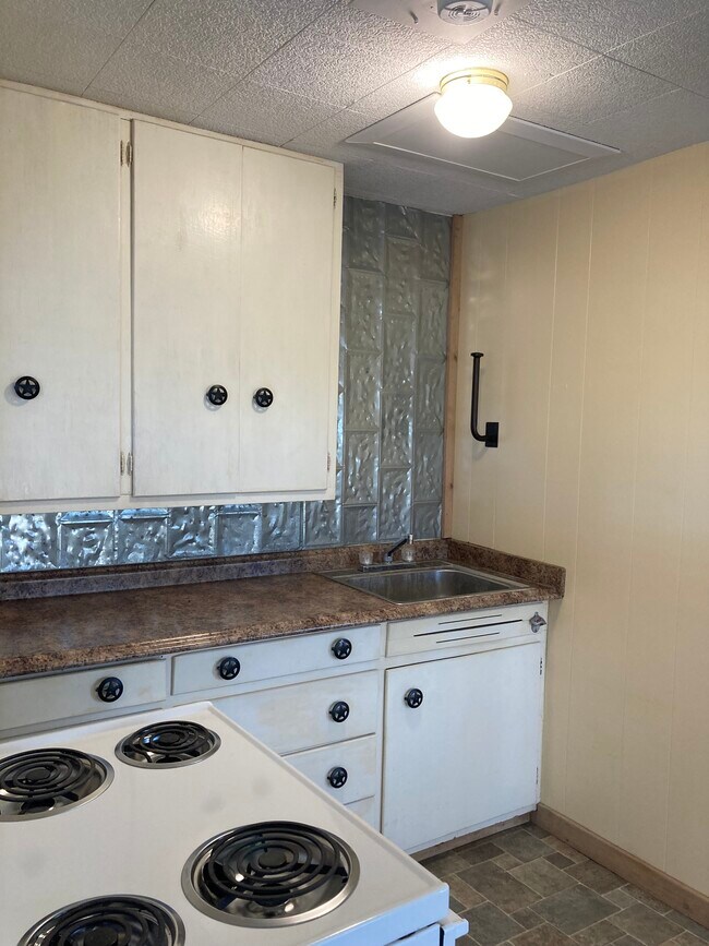 Building Photo - 9900 N US Hwy 77