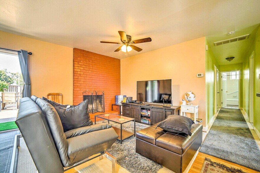 Building Photo - 2475 Armstrong Pl