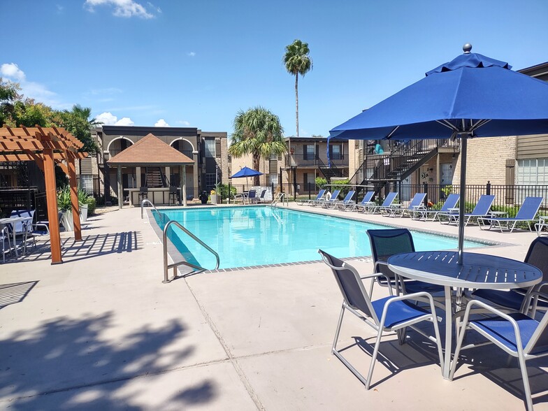 Jr. Sized Olympic Pool with Palapa Bar - The Veranda Apartments