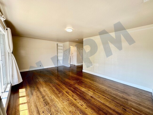 Building Photo - 41 W McKenzie Ave