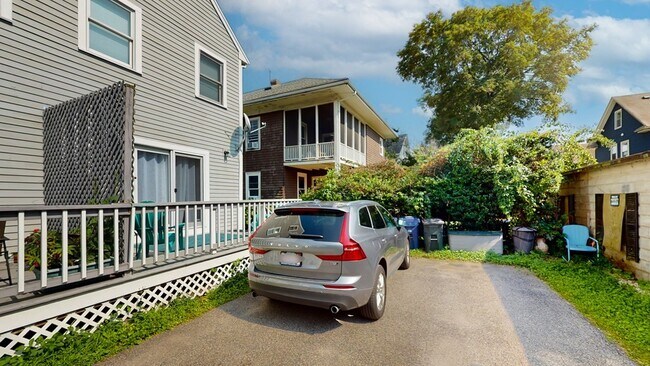 Building Photo - 23 Holman St