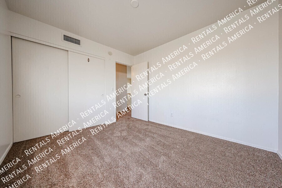 Building Photo - 2361 W Myrtle Dr