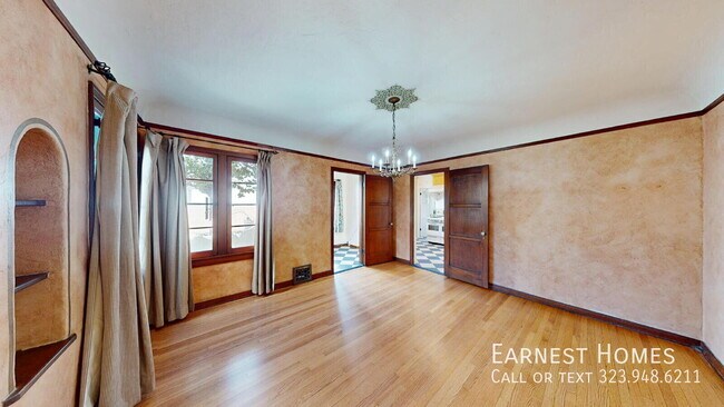 Building Photo - 842 E Walnut Ave