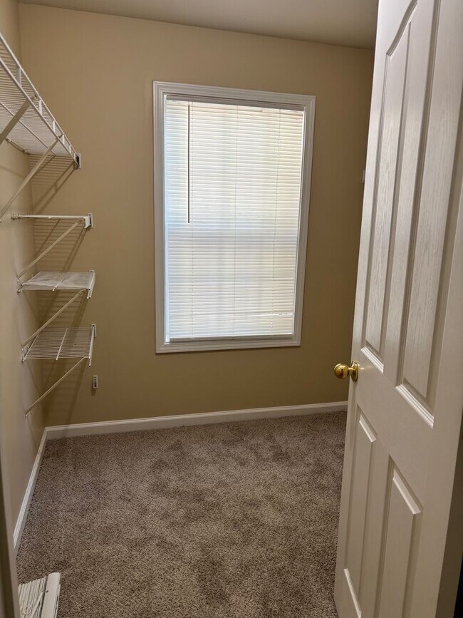 Building Photo - Newly remodeled Townhouse in Douglas Count...