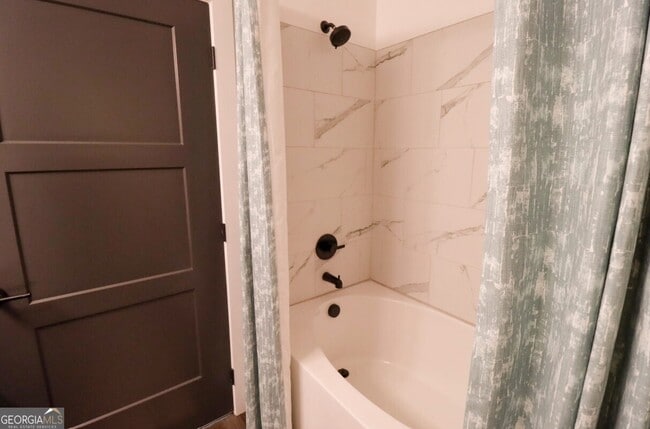 Building Photo - 305 Collins Industrial Way