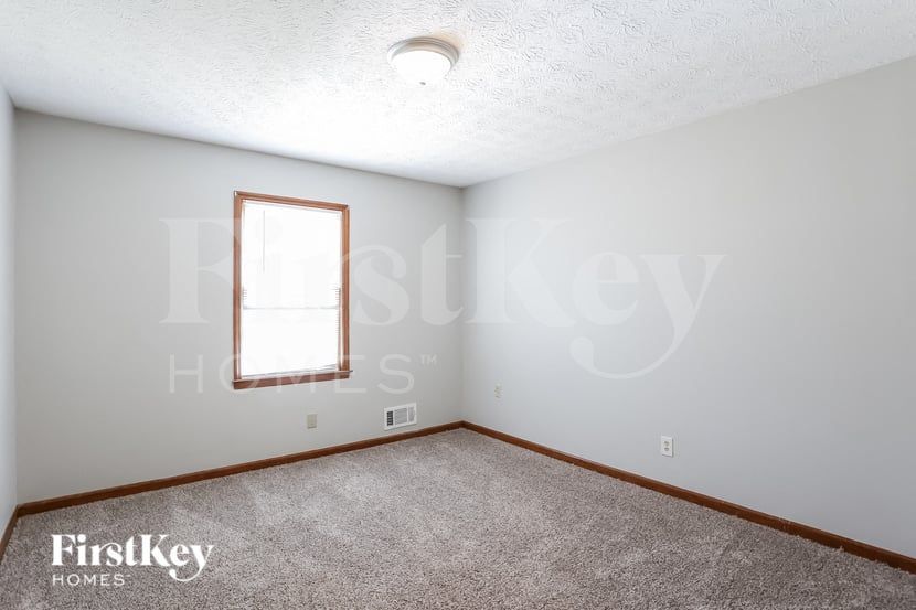 Building Photo - 240 Summerwood Ln