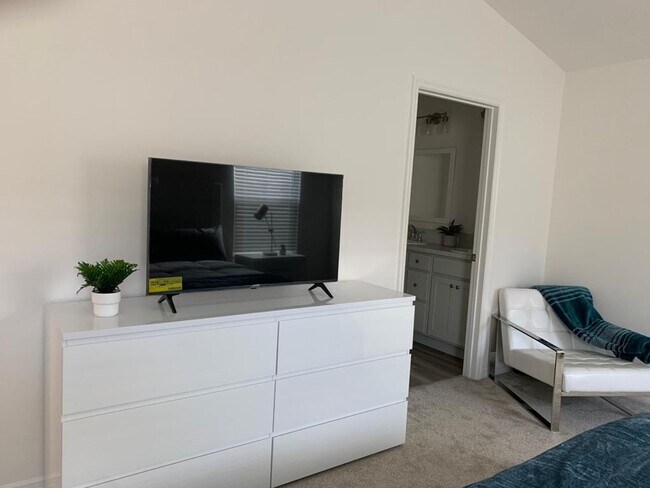 Building Photo - 4308 Cameo circle