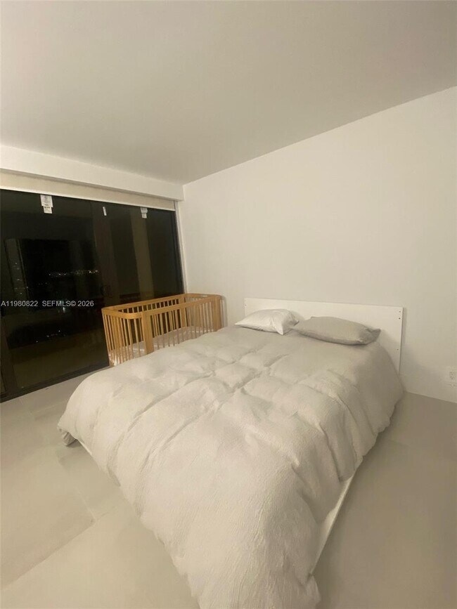 Building Photo - 1901 Brickell Ave