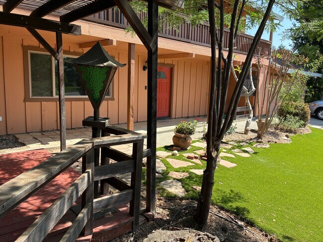 Building Photo - Beautiful West Davis home available in June