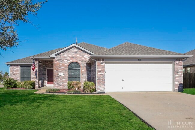 Primary Photo - 401 Rustic Grove Ln