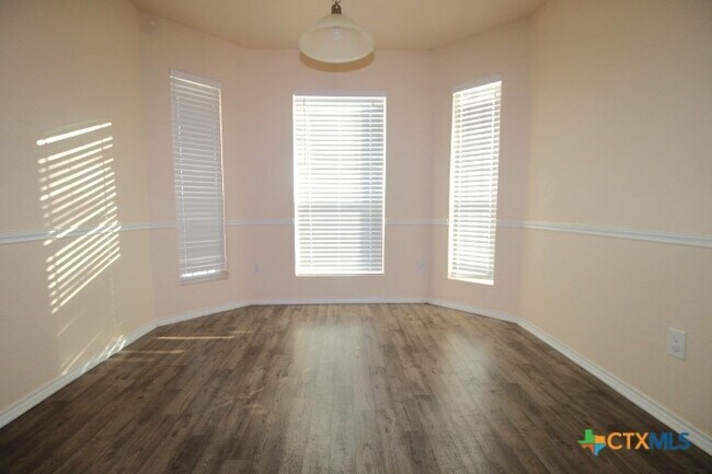 Building Photo - 5000 Imperial Eagle Dr