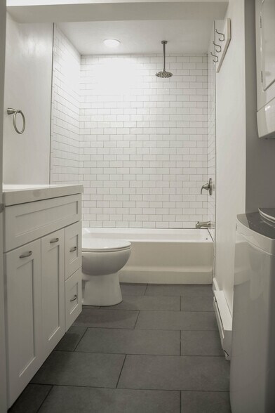 Building Photo - 541 Main St