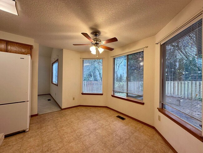 Building Photo - Bethany’s Deerfield Neighborhood – Spacious 3-Bedroom Home! | MOVE IN SPECIAL