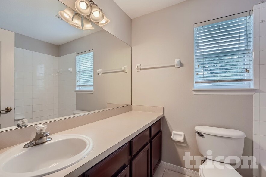 Building Photo - 3410 Starbird Dr