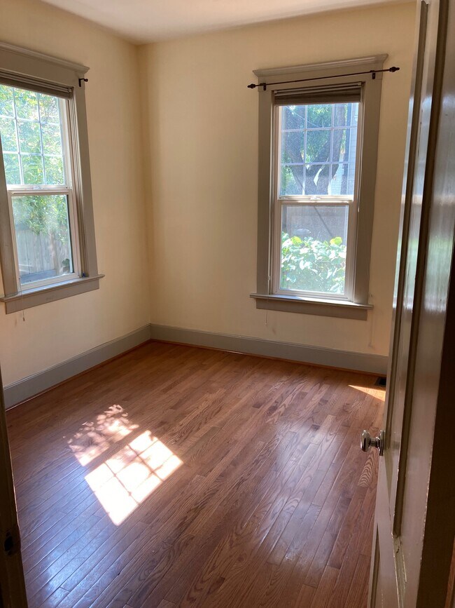 Bedroom - 2 - 1621 W Hays St