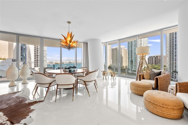 Building Photo - 300 Biscayne Blvd Way