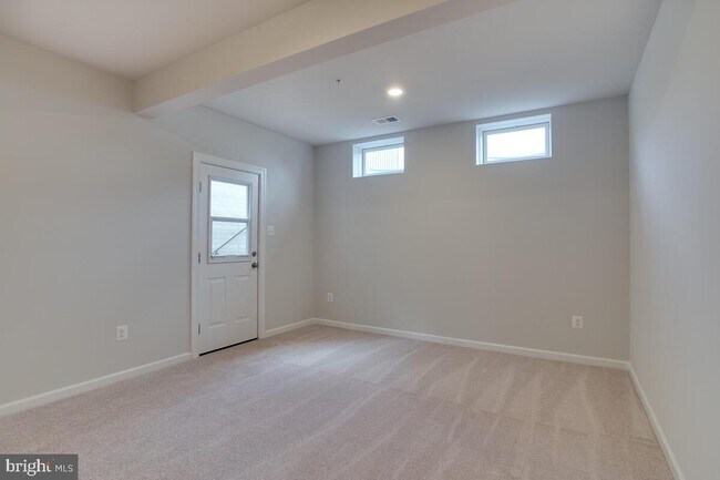 Building Photo - 6308 Savannah Dr