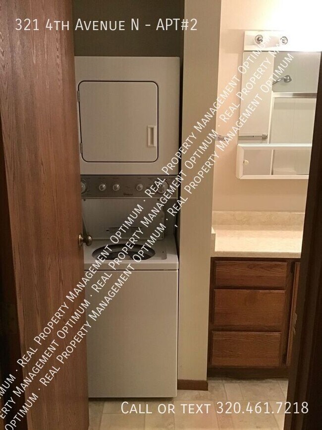 Building Photo - 321 4th Ave N