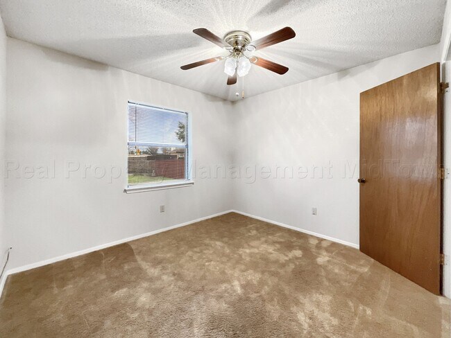 Building Photo - 841 S Atkerson Ln