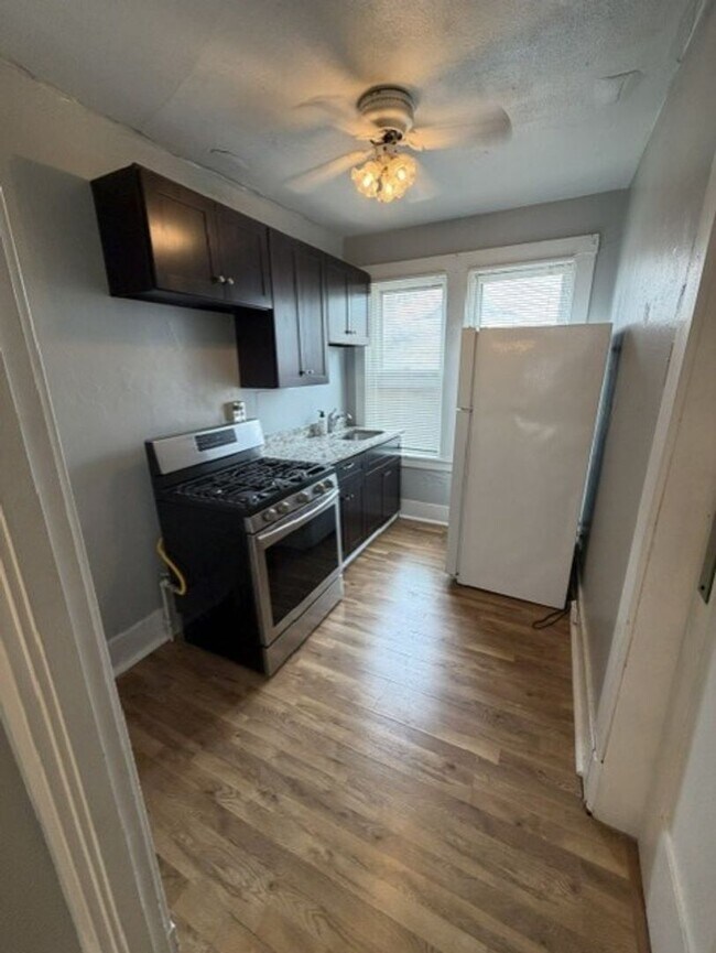 Building Photo - 256 Mabrick Ave