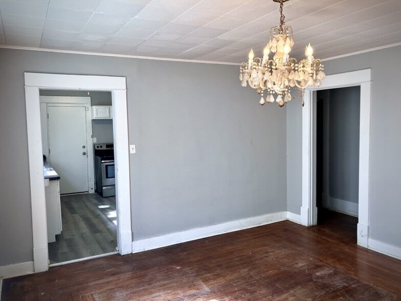 Building Photo - 2505 E 2nd St N