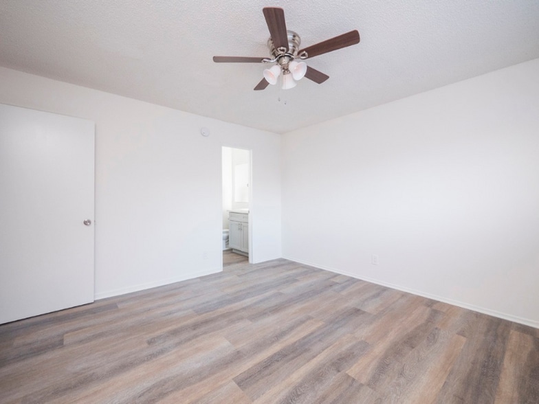 Building Photo - 20951 Roscoe Blvd