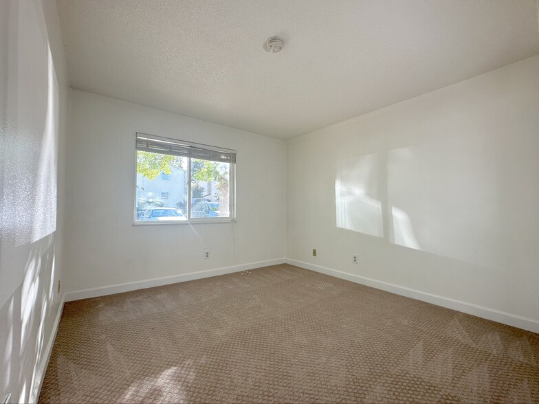 Building Photo - 8555 Fairmount Dr