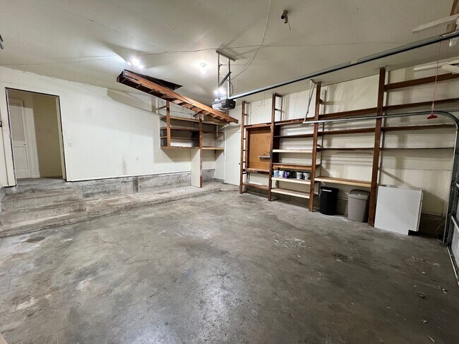Building Photo - Charming 3-Bed, 2-Bath Home in South Tulsa