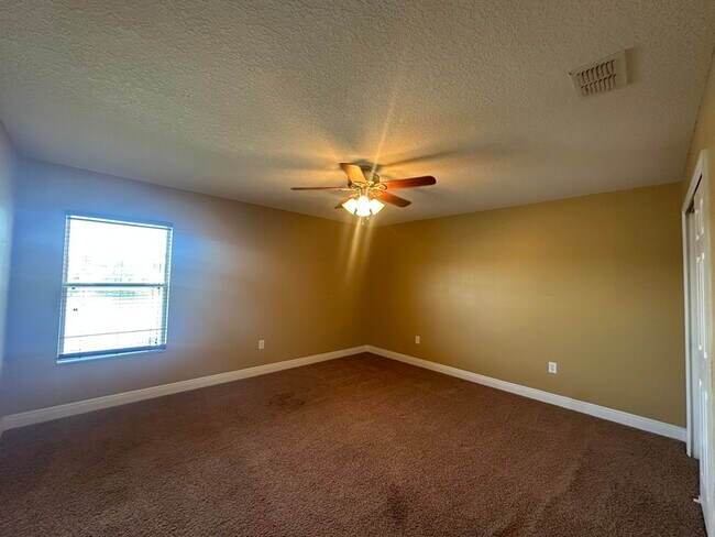 Building Photo - 2412 Country Pond Ct