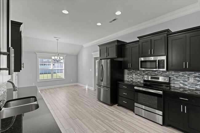Building Photo - Immaculate 4 Bedroom Home Between Athens a...