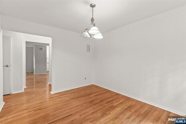 Building Photo - 87 Poplar St