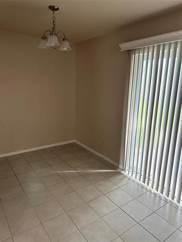 Building Photo - 1613 Whiteoak Dr