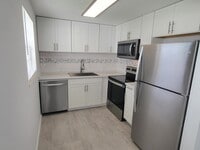 Building Photo - 613 Fanshaw O