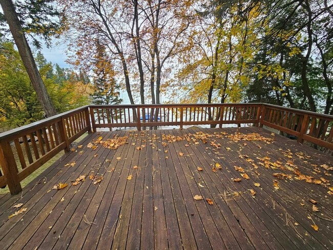 Building Photo - Lake front on Kings Point-Winter Rental On...