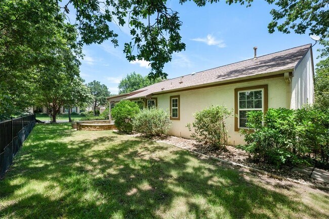 Building Photo - 202 River Rock Dr