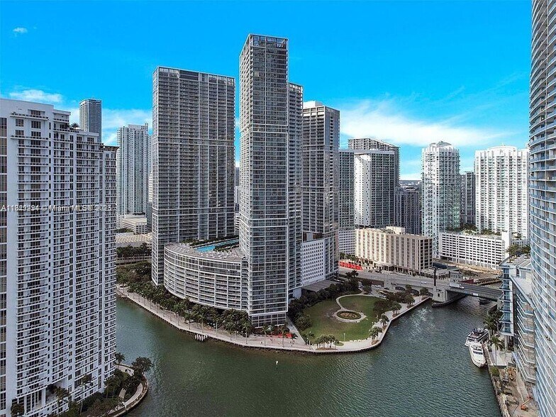 Primary Photo - 495 Brickell Ave